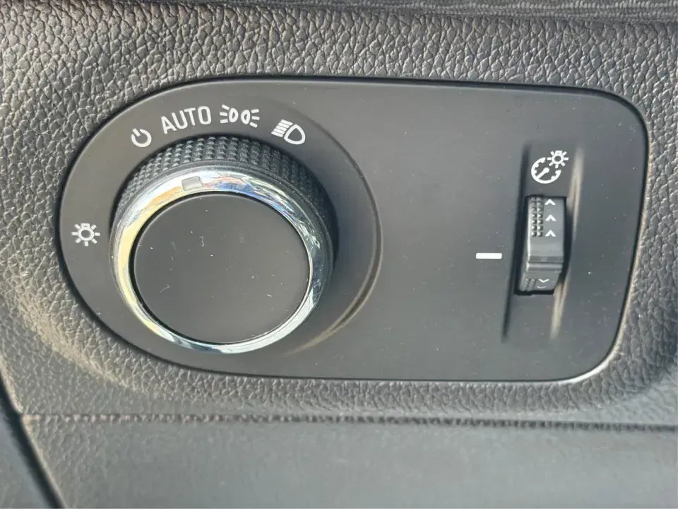 2018 Chevrolet Cruze LT Auto (3G1BE6SM8JS) with an 1.4L I-4 gasoline direct injection engine, 6A transmission, located at 880 E. National Road, Vandalia, OH, 45377, (937) 908-9800, 39.891918, -84.183594 - Pack the car, cue up your favorite playlist, and head out for a weekend getaway-this 2018 Chevrolet Cruze LT Auto Hatchback is the kind of practical, fuel-sipping daily driver that also shines for road trips, errands, and campus or work commutes around Vandalia. With its easy-to-park hatchback versa - Photo#17