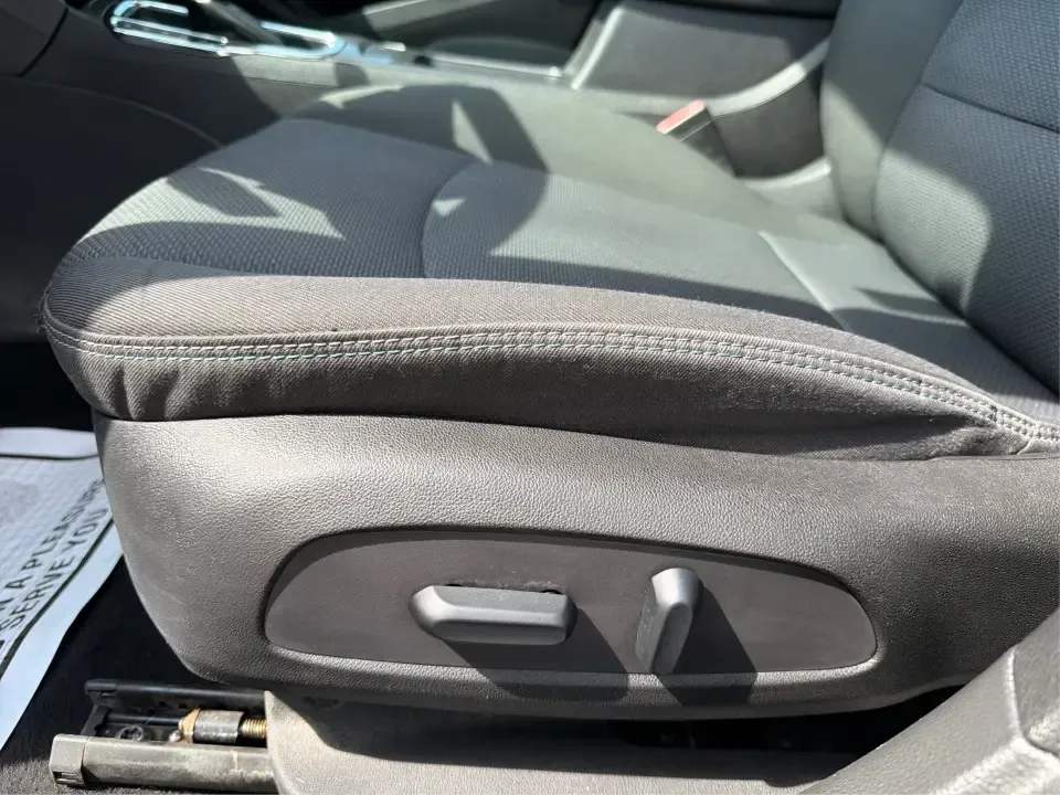 2018 Chevrolet Cruze LT Auto (3G1BE6SM8JS) with an 1.4L I-4 gasoline direct injection engine, 6A transmission, located at 880 E. National Road, Vandalia, OH, 45377, (937) 908-9800, 39.891918, -84.183594 - Pack the car, cue up your favorite playlist, and head out for a weekend getaway-this 2018 Chevrolet Cruze LT Auto Hatchback is the kind of practical, fuel-sipping daily driver that also shines for road trips, errands, and campus or work commutes around Vandalia. With its easy-to-park hatchback versa - Photo#18