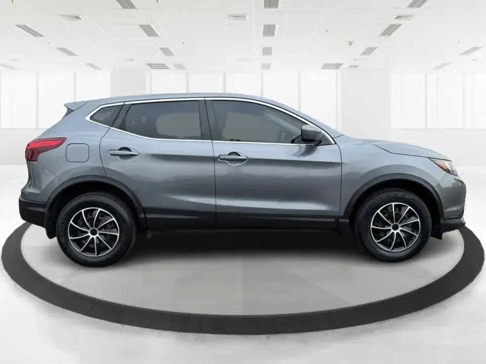 2018 Nissan Rogue S (JN1BJ1CP6JW) with an 2L I-4 gasoline direct injection engine, CVT transmission, located at 4508 South Dixie Dr, Moraine, OH, 45439, (937) 908-9800, 39.689976, -84.218452 - Picture your next week: an easy I75 commute into Dayton, school drop-offs in nearby Kettering, a Costco run, and a weekend drive down to Carillon Historical Park or a quick lap around the Dayton Mall area-all with one SUV that's sized right for real life. This 2018 Nissan Rogue S in sleek Gun Metall - Photo#1