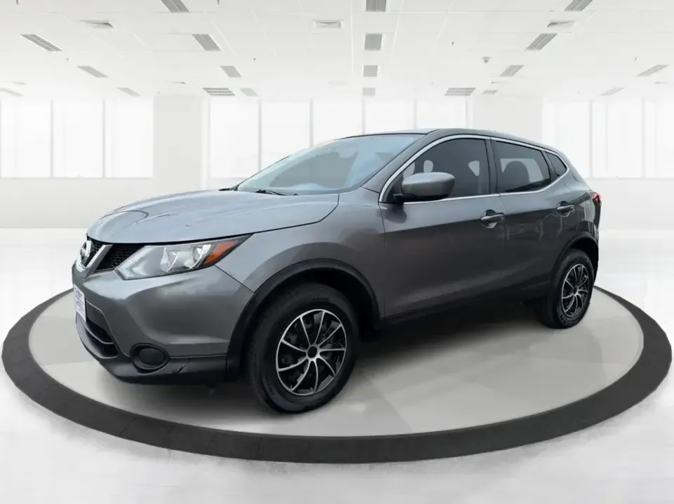 2018 Nissan Rogue S (JN1BJ1CP6JW) with an 2L I-4 gasoline direct injection engine, CVT transmission, located at 4508 South Dixie Dr, Moraine, OH, 45439, (937) 908-9800, 39.689976, -84.218452 - Picture your next week: an easy I75 commute into Dayton, school drop-offs in nearby Kettering, a Costco run, and a weekend drive down to Carillon Historical Park or a quick lap around the Dayton Mall area-all with one SUV that's sized right for real life. This 2018 Nissan Rogue S in sleek Gun Metall - Photo#8