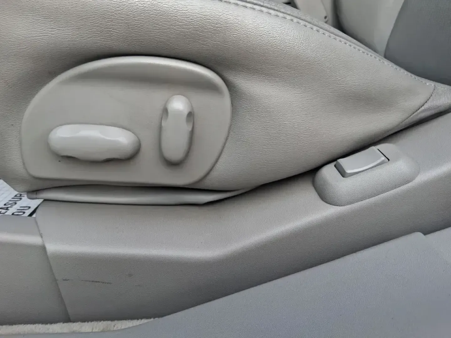 2007 Cadillac SRX V6 (1GYEE637370) with an 3.6L V-6 DOHC engine, 5-Speed Automatic Overdrive transmission, located at 8750 N County Rd 25A, Piqua, OH, 45356, (937) 908-9800, 40.164391, -84.232513 - Make your daily commute up I75 feel first-class, turn school drop-offs into a comfortable routine, and still have an SUV ready for weekend runs to Indian Lake or a quick getaway to downtown Troy. This 2007 Cadillac SRX V6 delivers the kind of upscale ride and practical versatility that fits real lif - Photo#18