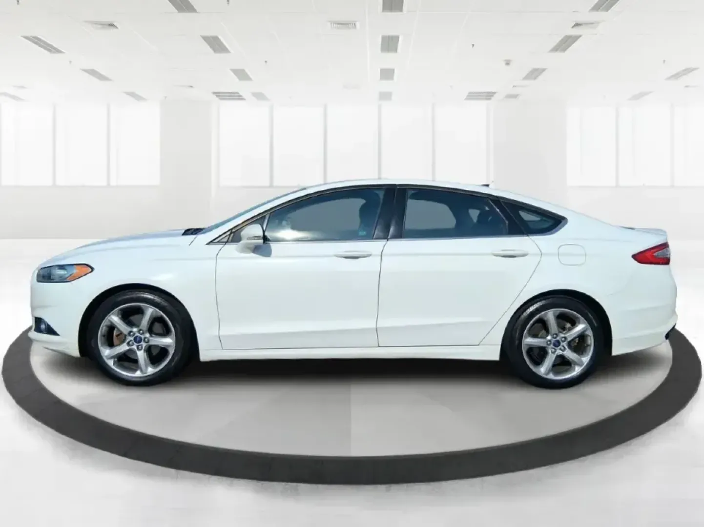 2016 Ford Fusion SE (3FA6P0H91GR) with an 2.0L L4 DOHC 16V engine, 6-Speed Automatic transmission, located at 880 E. National Road, Vandalia, OH, 45377, (937) 908-9800, 39.891918, -84.183594 - Need a dependable commuter that can handle I75 traffic, school drop-offs, and weekend runs to Dayton without draining your budget? This 2016 Ford Fusion SE in Oxford White is the kind of practical, comfortable sedan that fits real life in Vandalia-smooth for daily driving, efficient on regular unlea - Photo#5