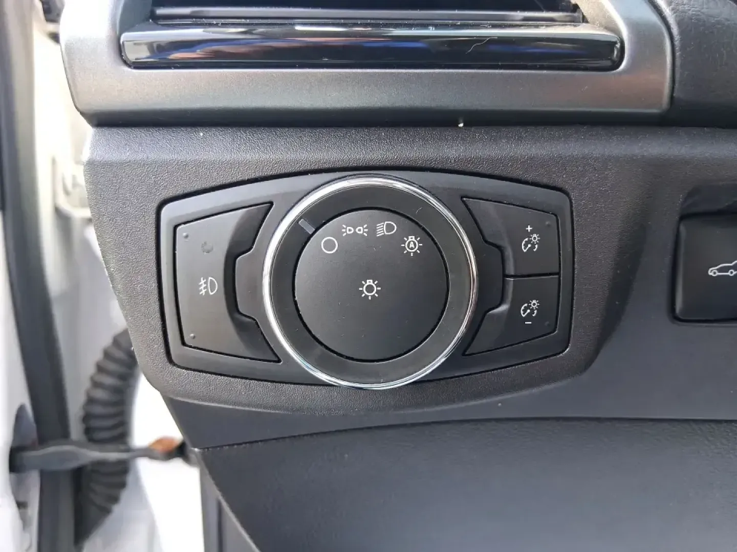 2016 Ford Fusion SE (3FA6P0H91GR) with an 2.0L L4 DOHC 16V engine, 6-Speed Automatic transmission, located at 880 E. National Road, Vandalia, OH, 45377, (937) 908-9800, 39.891918, -84.183594 - Need a dependable commuter that can handle I75 traffic, school drop-offs, and weekend runs to Dayton without draining your budget? This 2016 Ford Fusion SE in Oxford White is the kind of practical, comfortable sedan that fits real life in Vandalia-smooth for daily driving, efficient on regular unlea - Photo#17