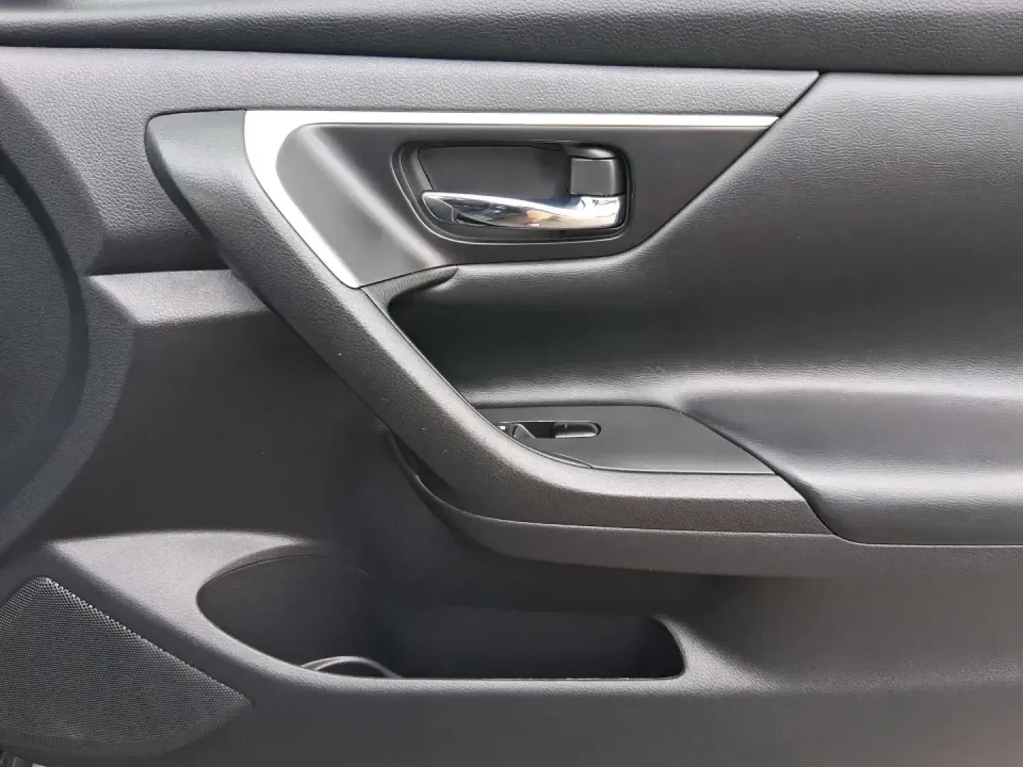 2017 Nissan Altima 2.5 S (1N4AL3AP8HC) with an 2.5L I-4 DOHC engine, CVT transmission, located at 1951 S Dayton Lakeview Rd., New Carlisle, OH, 45344, (937) 908-9800, 39.890999, -84.050255 - Need a dependable sedan that can handle the daily grind from Moraine to downtown Dayton, weekend errands around the Dayton Mall area, and the occasional road trip up I-75 without draining your budget? This 2017 Nissan Altima 2.5 S in eye-catching Storm Blue is built for real life-comfortable for lon - Photo#19