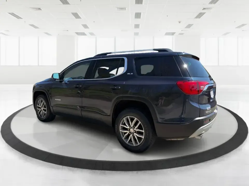 2018 GMC Acadia SLE-2 (1GKKNSLS0JZ) with an 3.6L V6 DOHC 24V engine, 6A transmission, located at 401 Woodman Dr, Riverside, OH, 45431, (937) 908-9800, 39.760899, -84.123421 - Load up the kids, the groceries, and the weekend plans-this 2018 GMC Acadia SLE-2 is the kind of SUV that makes busy life in and around Xenia feel easier. Whether you're commuting toward Dayton, juggling school drop-offs, or heading out for a road trip through Caesar Creek State Park, the Acadia del - Photo#3