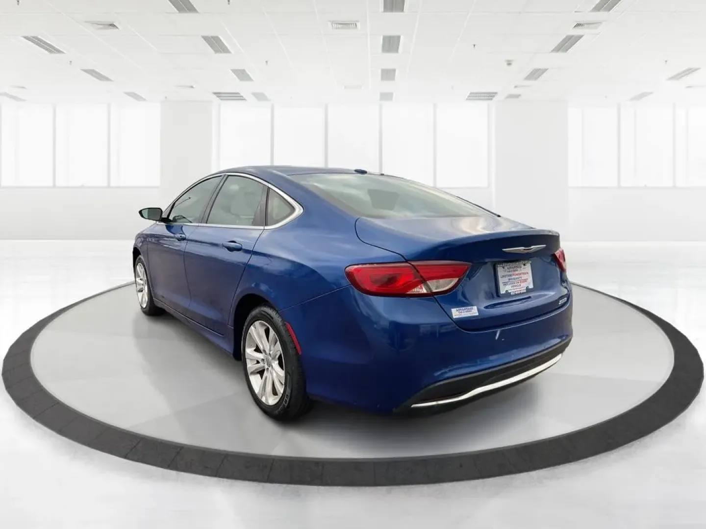 2015 Chrysler 200 Limited (1C3CCCAB9FN) with an 3.6L V-6 DOHC engine, located at 1230 East Main St, Xenia, OH, 45385, (937) 908-9800, 39.688026, -83.910172 - **Experience Comfort and Style with the 2015 Chrysler 200 Limited at Advantage Car and Credit**<br /> <br /> Are you in the market for a dependable sedan that suits both your daily commute and weekend adventures? Look no further! The 2015 Chrysler 200 Limited is the perfect blend of style, performan - Photo#4