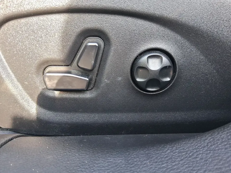 2015 Chrysler 200 C (1C3CCCCG6FN) with an 3.6L V6 DOHC 24V FFV engine, 9-Speed Automatic transmission, located at 4508 South Dixie Dr, Moraine, OH, 45439, (937) 908-9800, 39.689976, -84.218452 - Need a dependable sedan for the daily commute up I75, quick school drop-offs, or a comfortable weekend drive to downtown Piqua and the Great Miami River Trail? This 2015 Chrysler 200 C is the kind of practical-yet-upgraded ride that fits real life-quiet on longer trips, easy to park around local sho - Photo#18