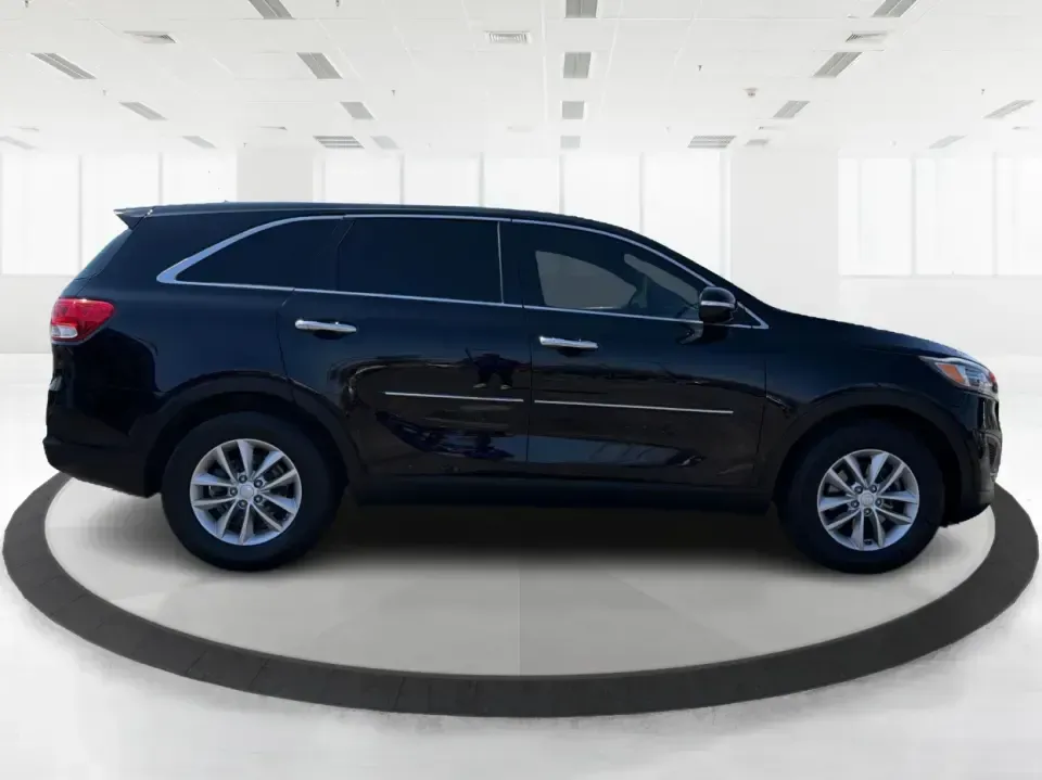2017 Kia Sorento L 2WD (5XYPG4A33HG) with an 2.4L L4 DOHC 16V engine, 6A transmission, located at 1230 East Main St, Xenia, OH, 45385, (937) 908-9800, 39.688026, -83.910172 - Need a practical SUV for school runs, long commutes to Dayton, and weekend getaways to Caesar Creek-without sacrificing comfort or cargo space? This **2017 Kia Sorento L 2WD** is a smart pick for busy families, first-time buyers, and budget-conscious drivers who want a roomy 5-passenger SUV that's e- Photo#1