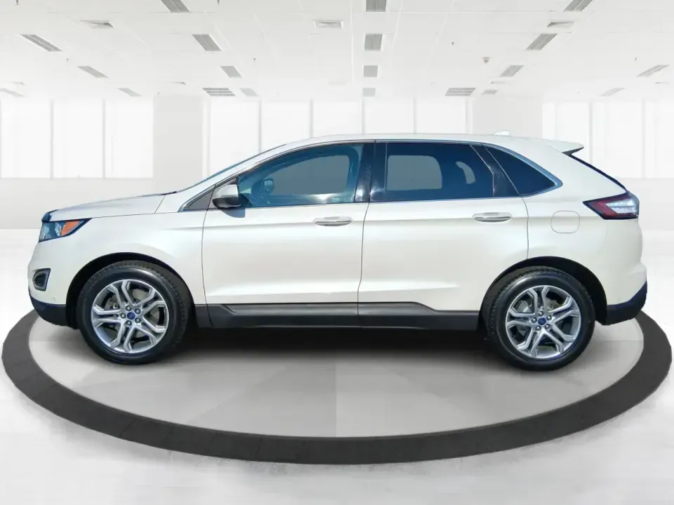 2017 Ford Edge Titanium (2FMPK4K85HB) with an 3.5L V6 DOHC 24V engine, 6A transmission, located at 1230 East Main St, Xenia, OH, 45385, (937) 908-9800, 39.688026, -83.910172 - Load up the family, point the hood toward a weekend escape, and enjoy the kind of comfort that makes long drives feel shorter-this 2017 Ford Edge Titanium is built for real life in and around Xenia. Whether you're commuting to Dayton, shuttling kids to activities, or planning a road trip to John Bry - Photo#5
