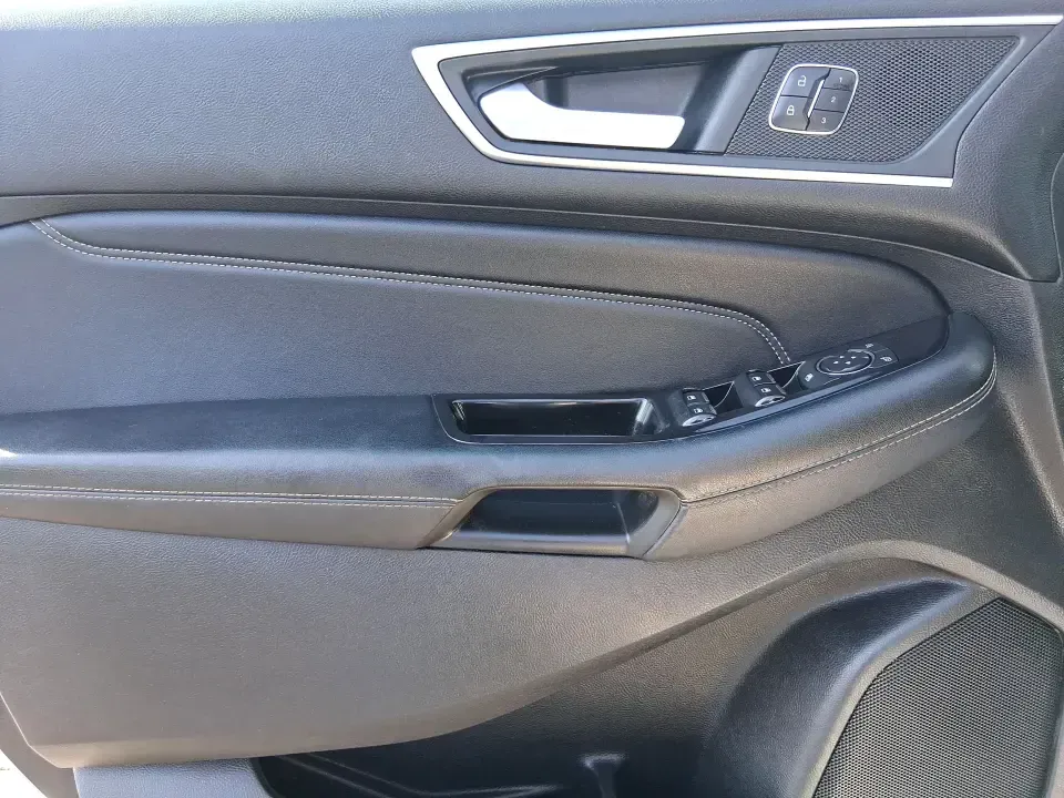 2017 Ford Edge Titanium (2FMPK4K85HB) with an 3.5L V6 DOHC 24V engine, 6A transmission, located at 1230 East Main St, Xenia, OH, 45385, (937) 908-9800, 39.688026, -83.910172 - Load up the family, point the hood toward a weekend escape, and enjoy the kind of comfort that makes long drives feel shorter-this 2017 Ford Edge Titanium is built for real life in and around Xenia. Whether you're commuting to Dayton, shuttling kids to activities, or planning a road trip to John Bry - Photo#19