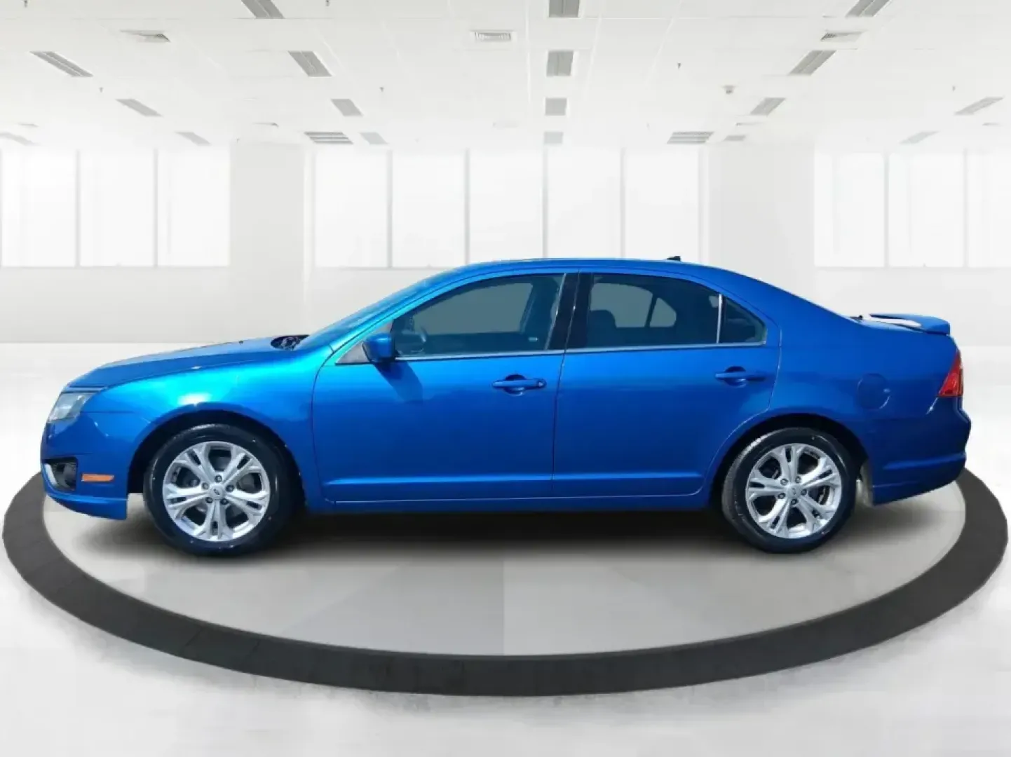 2012 Ford Fusion SE (3FAHP0HAXCR) with an 2.5L L4 DOHC 16V engine, located at 401 Woodman Dr, Riverside, OH, 45431, (937) 908-9800, 39.760899, -84.123421 - Start your next chapter in a sedan that fits real life-school drop-offs, long commutes to Wright-Patterson AFB, and easy weekend drives out toward Carillon Historical Park or along the Great Miami River. This 2012 Ford Fusion SE is a practical, comfortable daily driver with the style to feel like an- Photo#5