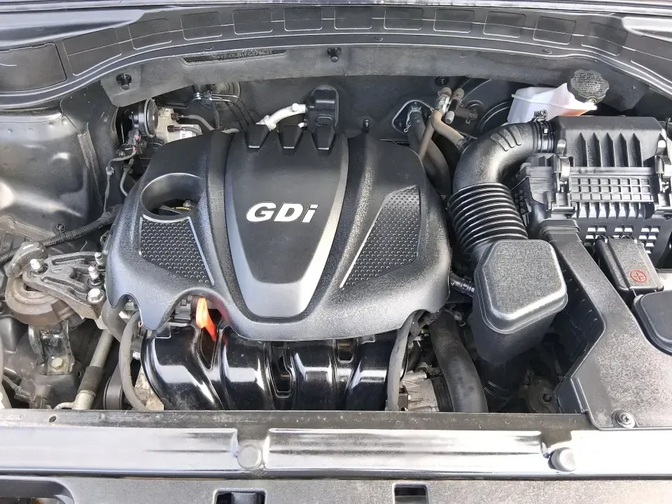 2015 Hyundai Santa Fe 2.4L (5XYZU3LB1FG) with an Theta II 2.4L I-4 gasoline direct injection engine, 6-Speed Automatic transmission, located at 1099 N County Rd 25A, Troy, OH, 45373, (937) 908-9800, 40.057079, -84.212883 - Pack up the kids for a weekend at Treasure Island Park, load the cooler for a day on the Great Miami River, or settle into a comfortable daily commute down I75-this 2015 Hyundai Santa Fe 2.4L is the kind of practical SUV that fits real life in Troy. With confident road manners, flexible cargo space, - Photo#11