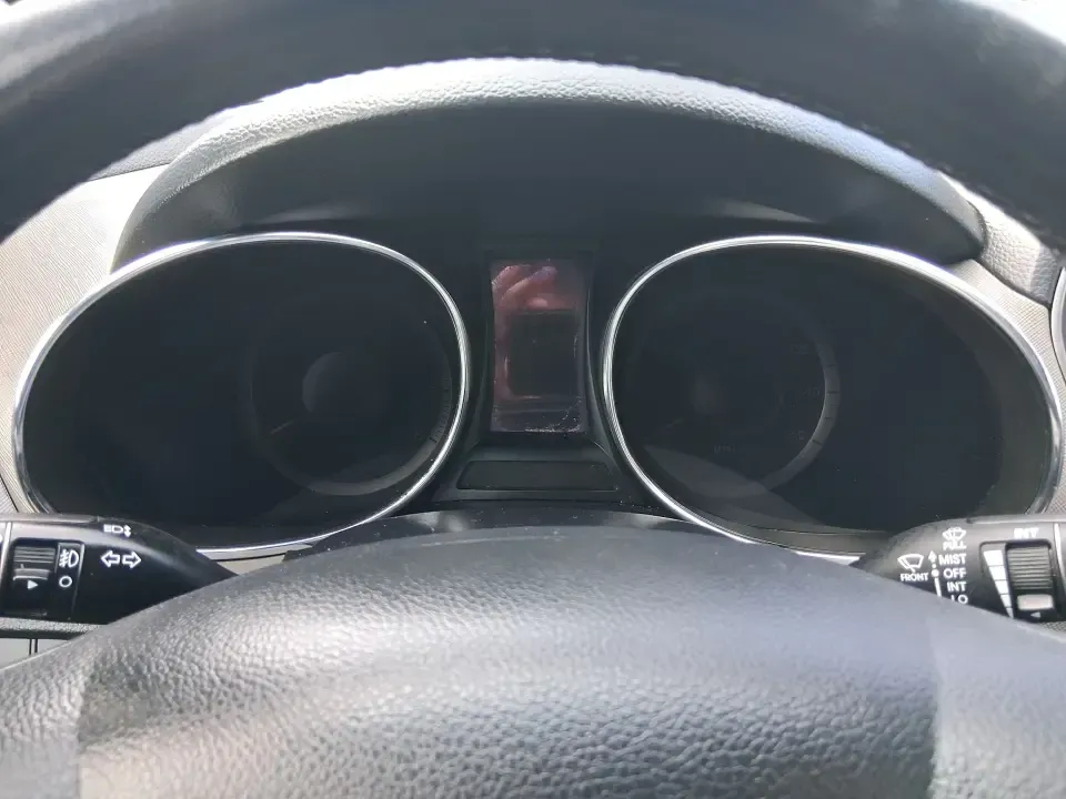 2015 Hyundai Santa Fe 2.4L (5XYZU3LB1FG) with an Theta II 2.4L I-4 gasoline direct injection engine, 6-Speed Automatic transmission, located at 1099 N County Rd 25A, Troy, OH, 45373, (937) 908-9800, 40.057079, -84.212883 - Pack up the kids for a weekend at Treasure Island Park, load the cooler for a day on the Great Miami River, or settle into a comfortable daily commute down I75-this 2015 Hyundai Santa Fe 2.4L is the kind of practical SUV that fits real life in Troy. With confident road manners, flexible cargo space, - Photo#15