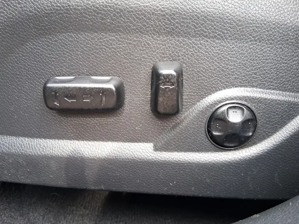 2015 Hyundai Santa Fe 2.4L (5XYZU3LB1FG) with an Theta II 2.4L I-4 gasoline direct injection engine, 6-Speed Automatic transmission, located at 1099 N County Rd 25A, Troy, OH, 45373, (937) 908-9800, 40.057079, -84.212883 - Pack up the kids for a weekend at Treasure Island Park, load the cooler for a day on the Great Miami River, or settle into a comfortable daily commute down I75-this 2015 Hyundai Santa Fe 2.4L is the kind of practical SUV that fits real life in Troy. With confident road manners, flexible cargo space, - Photo#17