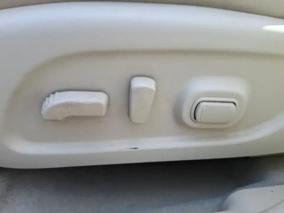 2015 Nissan Murano Platinum (5N1AZ2MH3FN) with an 3.5L V-6 DOHC engine, Continuously Variable Transmission transmission, located at 1951 S Dayton Lakeview Rd., New Carlisle, OH, 45344, (937) 908-9800, 39.890999, -84.050255 - Need one SUV that can handle the weekday commute, keep everyone comfortable on family errands, and still feel upscale for a weekend getaway to John Bryan State Park or a day trip through Dayton? This 2015 Nissan Murano Platinum AWD in Pearl White is built for exactly that kind of real-life driving-s - Photo#17