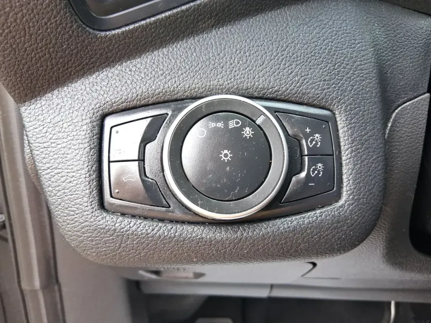 2019 Ford Escape SE (1FMCU0GD6KU) with an 1.5L L4 DOHC 16V engine, 6A transmission, located at 401 Woodman Dr, Riverside, OH, 45431, (937) 908-9800, 39.760899, -84.123421 - Weekday commutes down Woodman Dr, school drop-offs, and weekend getaways to Carillon Historical Park or a quick run up I675-this 2019 Ford Escape SE is the kind of SUV that fits real life in Riverside, Ohio. With its easy-to-park size, confident road manners, and versatile cargo space, it's a smart - Photo#17
