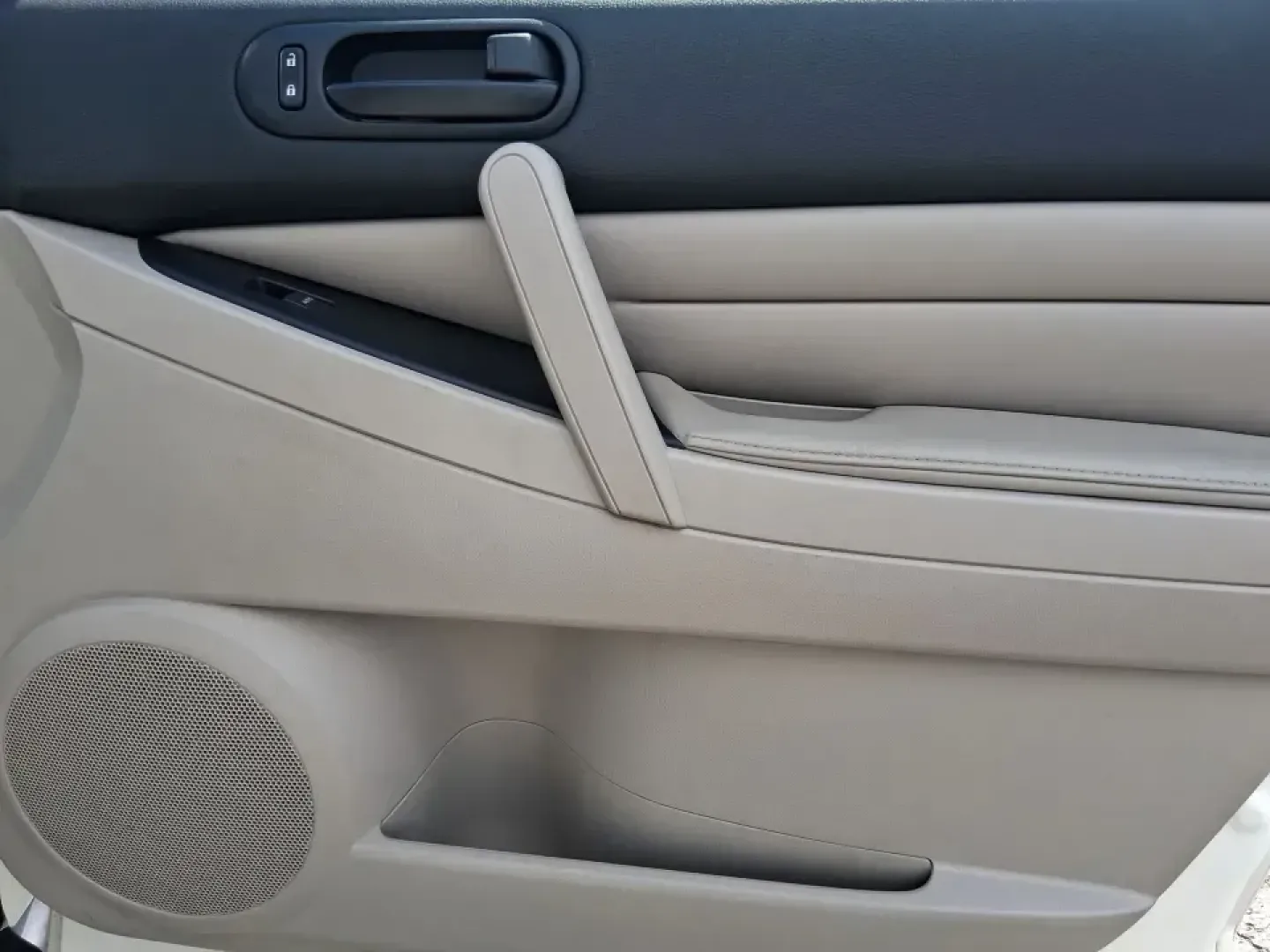 2010 Mazda CX-7 s Touring (JM3ER4W33A0) with an 2.3L I-4 gasoline direct injection engine, 6-Speed Automatic transmission, located at 8750 N County Rd 25A, Piqua, OH, 45356, (937) 908-9800, 40.164391, -84.232513 - Picture your next weekend: loading up the cargo area for a day at Miami County Park, cruising up I75 for a quick getaway, or confidently handling Ohio's surprise rain and winter slush on the school run. This 2010 Mazda CX7 s Touring is the kind of sporty, practical SUV that fits real life in Troy-ea - Photo#19