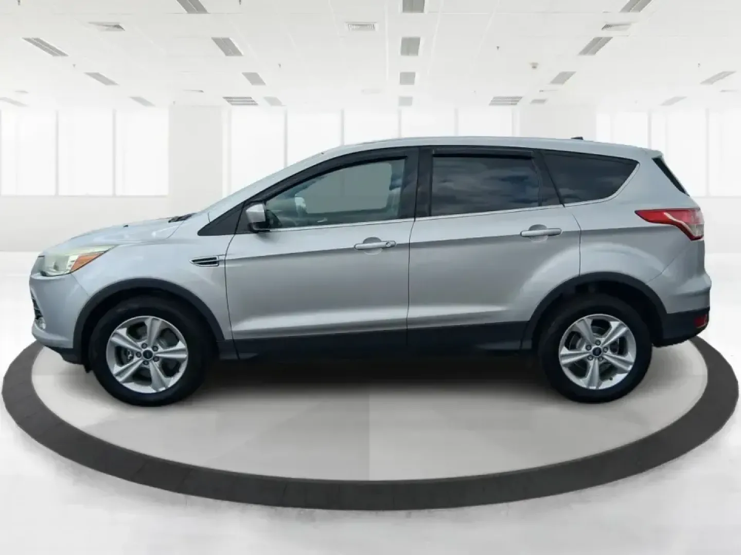 2015 Ford Escape SE (1FMCU9G91FU) with an 2.0L L4 DOHC 16V engine, 6-Speed Automatic transmission, located at 880 E. National Road, Vandalia, OH, 45377, (937) 908-9800, 39.891918, -84.183594 - Weekend getaways to Englewood MetroPark, snowy commutes down I75, and everyday school-and-grocery runs all feel easier when you've got an SUV that's sized right, confident in bad weather, and comfortable for the long haul. This **2015 Ford Escape SE 4WD** in **Ingot Silver** is a smart pick for driv - Photo#5
