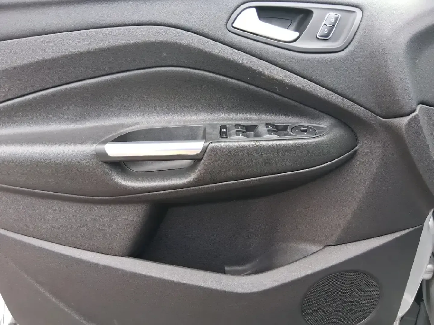 2015 Ford Escape SE (1FMCU9G91FU) with an 2.0L L4 DOHC 16V engine, 6-Speed Automatic transmission, located at 880 E. National Road, Vandalia, OH, 45377, (937) 908-9800, 39.891918, -84.183594 - Weekend getaways to Englewood MetroPark, snowy commutes down I75, and everyday school-and-grocery runs all feel easier when you've got an SUV that's sized right, confident in bad weather, and comfortable for the long haul. This **2015 Ford Escape SE 4WD** in **Ingot Silver** is a smart pick for driv - Photo#18