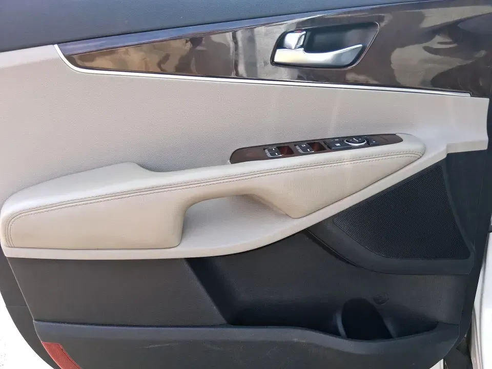 2016 Kia Sorento 2.4L LX (5XYPGDA34GG) with an 2.4L I-4 gasoline direct injection engine, 6-Speed Automatic transmission, located at 880 E. National Road, Vandalia, OH, 45377, (937) 908-9800, 39.891918, -84.183594 - Ready for school drop-offs, I-75 commutes, and spontaneous weekend getaways to the Dayton area-this 2016 Kia Sorento LX is the kind of SUV that fits real life. With confident AWD capability, flexible seating, and everyday comfort, it's a smart pick for growing families, shift workers with long drive - Photo#18