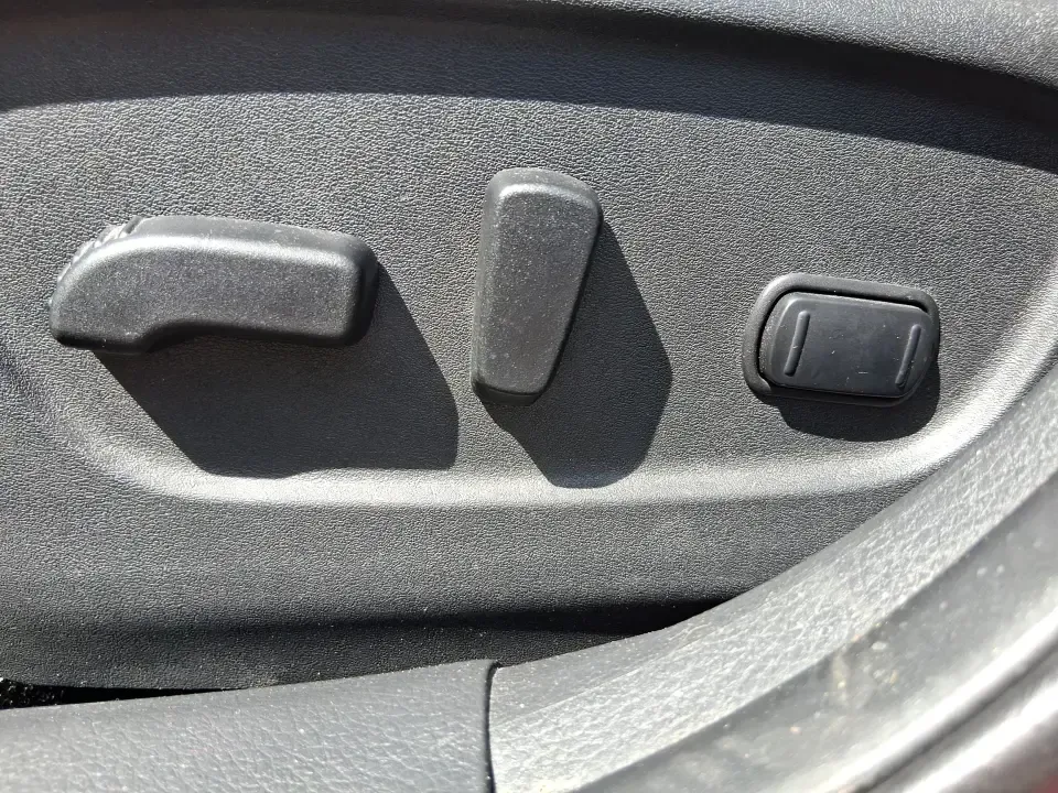 2015 Nissan Rogue SV (KNMAT2MV8FP) with an 2.5L I-4 DOHC engine, Continuously Variable Transmission transmission, located at 880 E. National Road, Vandalia, OH, 45377, (937) 908-9800, 39.891918, -84.183594 - Pack up the kids, load the cooler, and point the SUV toward your next weekend escape-this Cayenne Red 2015 Nissan Rogue SV is the kind of do-it-all crossover that fits real life in Vandalia, from school drop-offs and grocery runs to road trips up I75. With confident 4WD/AWD traction, a comfortable c - Photo#17