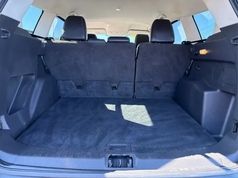 2017 Ford Escape SE (1FMCU0GD2HU) with an 1.5L L4 DOHC 16V engine, 6A transmission, located at 8750 N County Rd 25A, Piqua, OH, 45356, (937) 908-9800, 40.164391, -84.232513 - Picture a weekday that starts with a smooth commute up N County Rd 25A, turns into easy school drop-offs, and ends with a weekend escape to Indian Lake or a quick run down I75 for shopping and dinner-this 2017 Ford Escape SE is built for real life in and around Piqua, Ohio. Finished in standout Whit - Photo#12