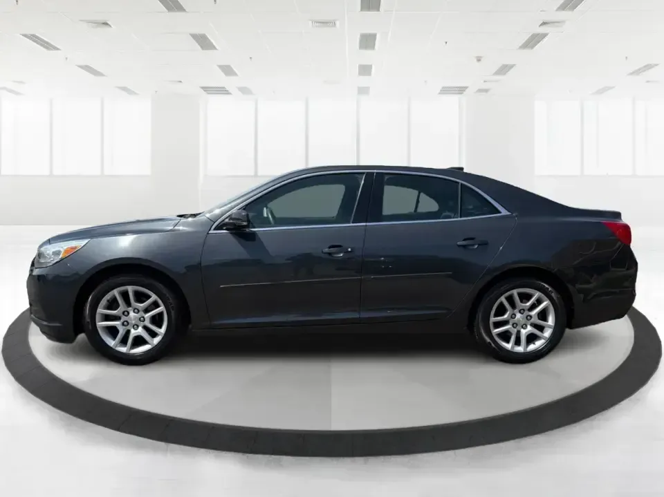 2015 Chevrolet Malibu 1LT (1G11C5SL5FF) with an ECOTEC 2.5L I-4 gasoline direct injection engine, 6-Speed Automatic transmission, located at 1951 S Dayton Lakeview Rd., New Carlisle, OH, 45344, (937) 908-9800, 39.890999, -84.050255 - Need a dependable, comfortable sedan for the daily commute between New Carlisle and Dayton, school drop-offs, or easy weekend getaways to Springfield? This 2015 Chevrolet Malibu 1LT is built for real-life driving-smooth on I70, easy to park around downtown New Carlisle, and efficient enough to keep - Photo#5