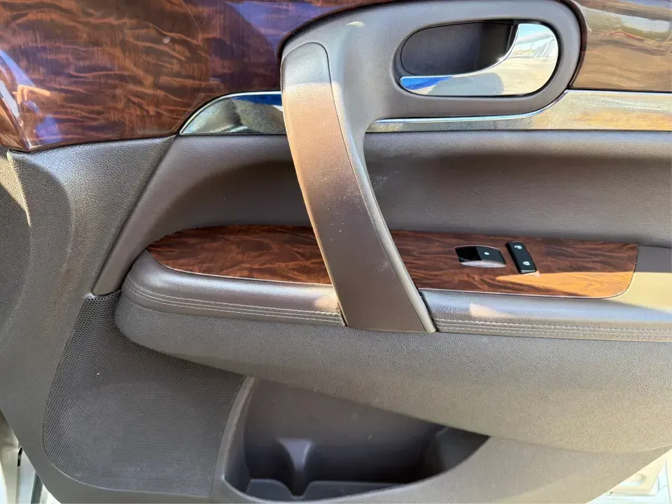 2016 Buick Enclave Leather (5GAKVBKD6GJ) with an 3.6L V-6 gasoline direct injection engine, 6-Speed Automatic Overdrive transmission, located at 8750 N County Rd 25A, Piqua, OH, 45356, (937) 908-9800, 40.164391, -84.232513 - Need one vehicle that can handle school drop-offs, grocery runs, and a weekend road trip down I-75 without feeling cramped? This 2016 Buick Enclave Leather in Iridium Metallic is built for real-life family logistics and comfortable commuting around Moraine, Dayton, and the Miami Valley-offering thre - Photo#20