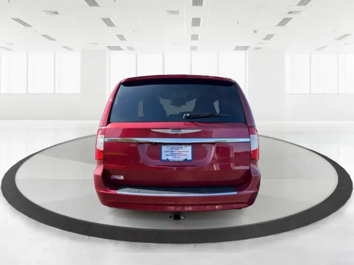 2015 Chrysler Town and Country Touring (2C4RC1BG6FR) with an 3.6L V-6 DOHC engine, 6-Speed Automatic transmission, located at 1230 East Main St, Xenia, OH, 45385, (937) 908-9800, 39.688026, -83.910172 - Load up the kids, the gear, and the snacks-this 2015 Chrysler Town and Country Touring is built for real-life family schedules, long commutes, and weekend getaways without the stress. Whether you're shuttling to practice, carpooling through Greene County, or planning a road trip that starts on US- - Photo#3