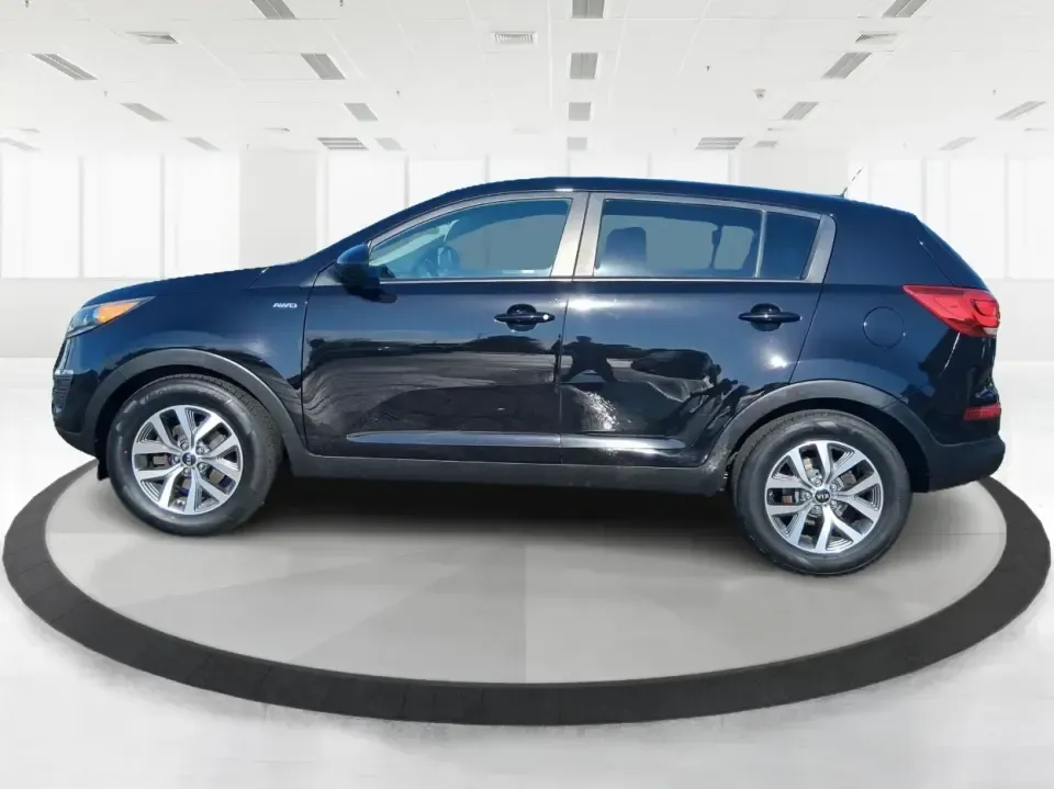2016 Kia Sportage LX (KNDPBCAC7G7) with an Theta II 2.4L I-4 gasoline direct injection engine, 6-Speed Automatic transmission, located at 880 E. National Road, Vandalia, OH, 45377, (937) 908-9800, 39.891918, -84.183594 - Need a crossover that can handle Ohio's four seasons, school runs, and weekend getaways without draining your budget? This 2016 Kia Sportage LX is built for real life in Vandalia-whether you're commuting down I75, running errands along National Road, or packing up for a day at the Dayton Aviation He - Photo#5