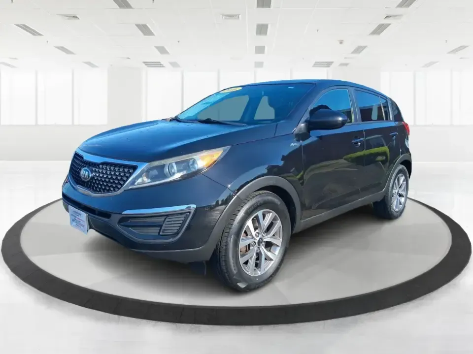 2016 Kia Sportage LX (KNDPBCAC7G7) with an Theta II 2.4L I-4 gasoline direct injection engine, 6-Speed Automatic transmission, located at 880 E. National Road, Vandalia, OH, 45377, (937) 908-9800, 39.891918, -84.183594 - Need a crossover that can handle Ohio's four seasons, school runs, and weekend getaways without draining your budget? This 2016 Kia Sportage LX is built for real life in Vandalia-whether you're commuting down I75, running errands along National Road, or packing up for a day at the Dayton Aviation He - Photo#8