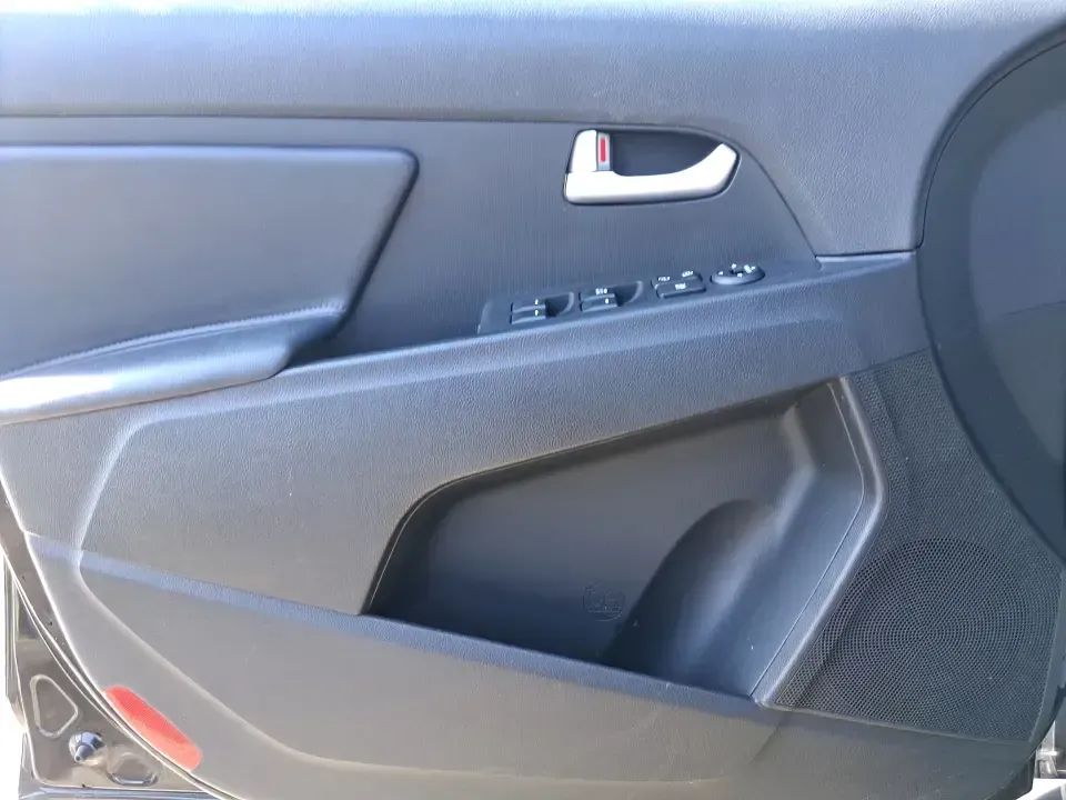 2016 Kia Sportage LX (KNDPBCAC7G7) with an Theta II 2.4L I-4 gasoline direct injection engine, 6-Speed Automatic transmission, located at 880 E. National Road, Vandalia, OH, 45377, (937) 908-9800, 39.891918, -84.183594 - Need a crossover that can handle Ohio's four seasons, school runs, and weekend getaways without draining your budget? This 2016 Kia Sportage LX is built for real life in Vandalia-whether you're commuting down I75, running errands along National Road, or packing up for a day at the Dayton Aviation He - Photo#17