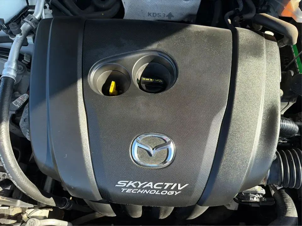 2016 Mazda CX-5 Touring (JM3KE4CYXG0) with an SKYACTIV-G 2.5L I-4 gasoline direct injection engine, 6-Speed Automatic transmission, located at 1230 East Main St, Xenia, OH, 45385, (937) 908-9800, 39.688026, -83.910172 - Pack up the kids, load the groceries, or point the nose toward a weekend road trip-this 2016 Mazda CX-5 Touring is the kind of SUV that fits real life in Piqua. With confident all-weather capability and a comfortable, well-equipped cabin, it's a smart choice for commuters running up and down I75, fa - Photo#11