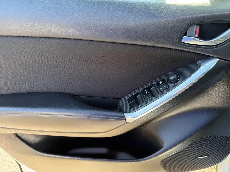 2016 Mazda CX-5 Touring (JM3KE4CYXG0) with an SKYACTIV-G 2.5L I-4 gasoline direct injection engine, 6-Speed Automatic transmission, located at 1230 East Main St, Xenia, OH, 45385, (937) 908-9800, 39.688026, -83.910172 - Pack up the kids, load the groceries, or point the nose toward a weekend road trip-this 2016 Mazda CX-5 Touring is the kind of SUV that fits real life in Piqua. With confident all-weather capability and a comfortable, well-equipped cabin, it's a smart choice for commuters running up and down I75, fa - Photo#18