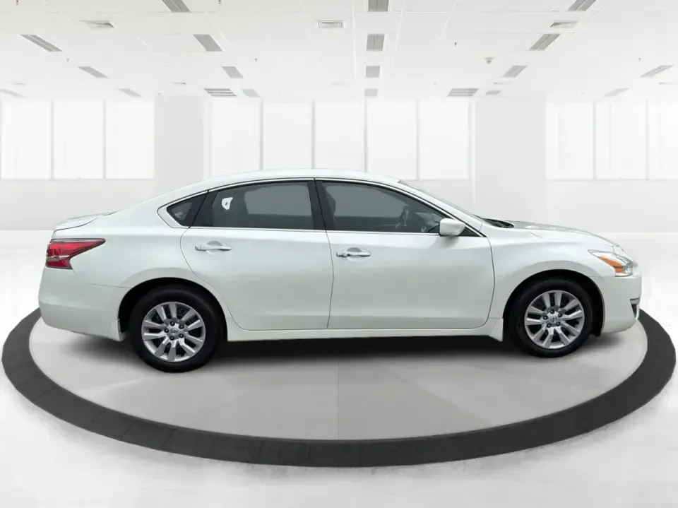 2015 Nissan Altima 2.5 S (1N4AL3AP9FC) with an 2.5L I-4 DOHC engine, Continuously Variable Transmission transmission, located at 1184 Kauffman Ave, Fairborn, OH, 45324, (937) 908-9800, 39.807072, -84.030914 - 2015 Nissan Altima 2.5 S - Photo#1