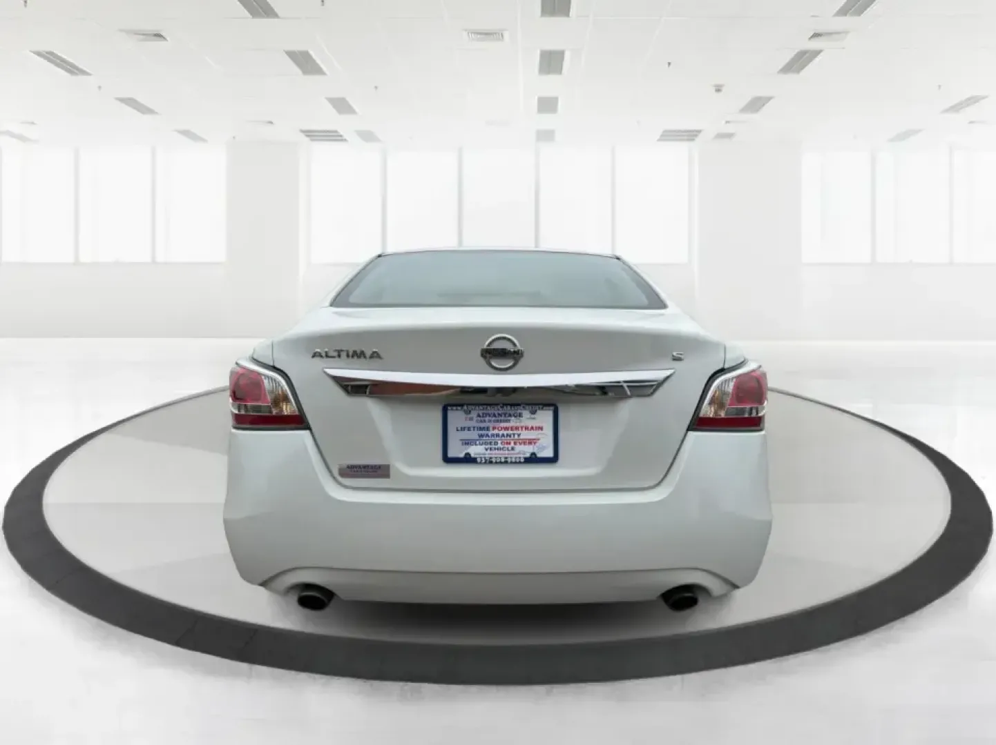 2015 Nissan Altima 2.5 S (1N4AL3AP9FC) with an 2.5L I-4 DOHC engine, Continuously Variable Transmission transmission, located at 1184 Kauffman Ave, Fairborn, OH, 45324, (937) 908-9800, 39.807072, -84.030914 - Need a dependable sedan for daily commuting between Fairborn and Dayton, campus runs to Wright State, or comfortable weekend drives out toward Yellow Springs? This **2015 Nissan Altima 2.5 S** delivers the kind of real-world practicality busy schedules demand-fuel-friendly performance, a roomy cabin - Photo#3