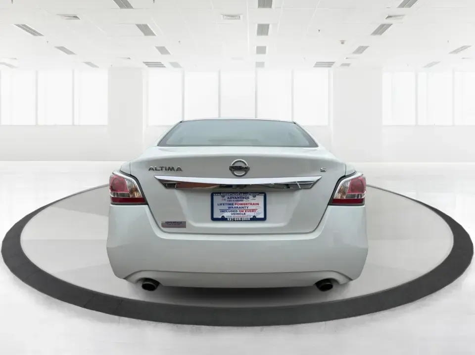 2015 Nissan Altima 2.5 S (1N4AL3AP9FC) with an 2.5L I-4 DOHC engine, Continuously Variable Transmission transmission, located at 1184 Kauffman Ave, Fairborn, OH, 45324, (937) 908-9800, 39.807072, -84.030914 - 2015 Nissan Altima 2.5 S - Photo#3