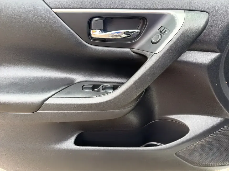 2015 Nissan Altima 2.5 S (1N4AL3AP9FC) with an 2.5L I-4 DOHC engine, Continuously Variable Transmission transmission, located at 1184 Kauffman Ave, Fairborn, OH, 45324, (937) 908-9800, 39.807072, -84.030914 - 2015 Nissan Altima 2.5 S - Photo#18