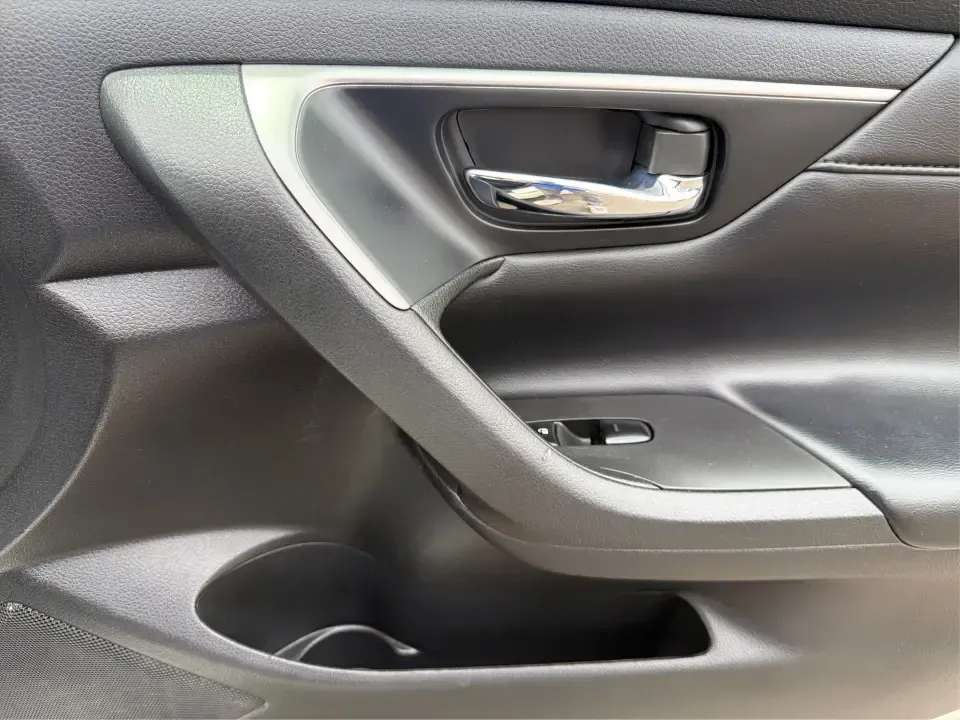 2015 Nissan Altima 2.5 S (1N4AL3AP9FC) with an 2.5L I-4 DOHC engine, Continuously Variable Transmission transmission, located at 1184 Kauffman Ave, Fairborn, OH, 45324, (937) 908-9800, 39.807072, -84.030914 - 2015 Nissan Altima 2.5 S - Photo#19