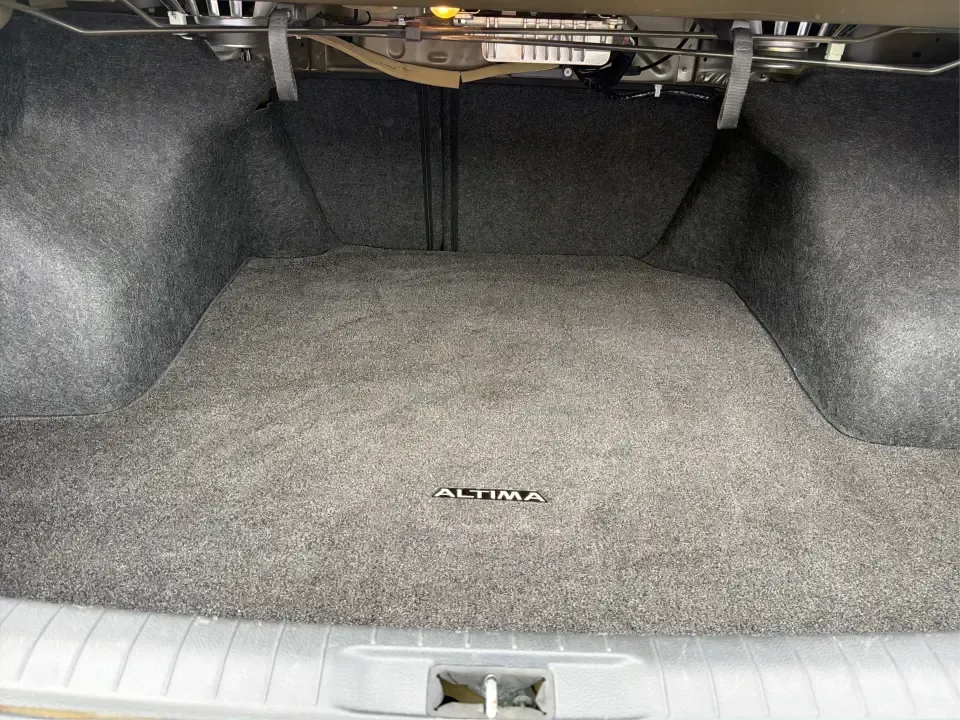 2016 Nissan Altima 2.5 SL (1N4AL3AP1GC) with an 2.5L I-4 DOHC engine, CVT transmission, located at 880 E. National Road, Vandalia, OH, 45377, (937) 908-9800, 39.891918, -84.183594 - Whether you're a Dayton-area commuter stacking highway miles, a busy parent shuttling kids between school and practice, or a weekend road-trip planner who wants comfort without overspending, this **2016 Nissan Altima 2.5 SL** is built for real life. With a sleek **Super Black** exterior and an upsca - Photo#12