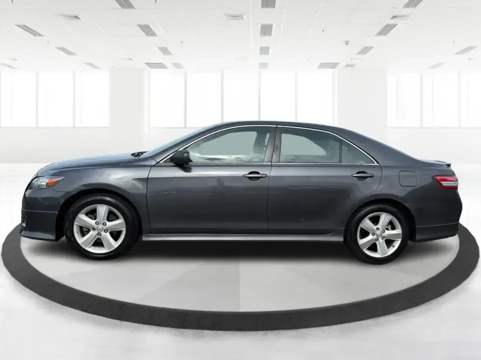 2011 Toyota Camry SE V6 (4T1BK3EK9BU) with an 3.5L V-6 DOHC engine, 6-Speed Automatic transmission, located at 4508 South Dixie Dr, Moraine, OH, 45439, (937) 908-9800, 39.689976, -84.218452 - Need a commuter that can eat up I75 miles all week, then still feel sporty for a Saturday drive past the Great Miami River or out toward the Miami Valley? This 2011 Toyota Camry SE V6 is the kind of practical-yet-fun sedan that fits real life in Piqua-reliable for work runs, comfortable for family e - Photo#5