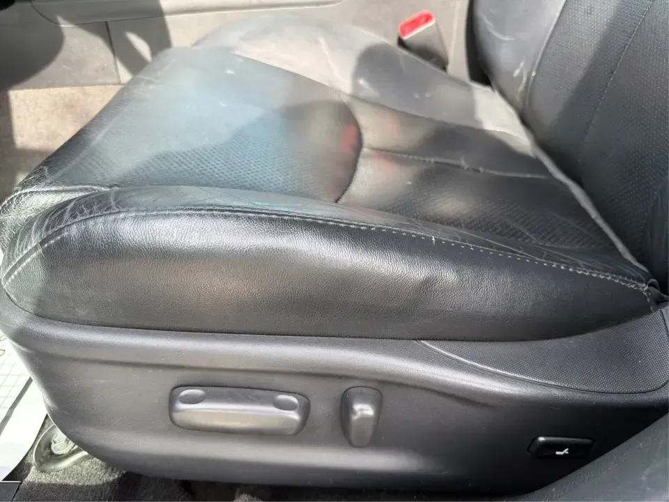 2011 Toyota Camry SE V6 (4T1BK3EK9BU) with an 3.5L V-6 DOHC engine, 6-Speed Automatic transmission, located at 4508 South Dixie Dr, Moraine, OH, 45439, (937) 908-9800, 39.689976, -84.218452 - Need a commuter that can eat up I75 miles all week, then still feel sporty for a Saturday drive past the Great Miami River or out toward the Miami Valley? This 2011 Toyota Camry SE V6 is the kind of practical-yet-fun sedan that fits real life in Piqua-reliable for work runs, comfortable for family e - Photo#17