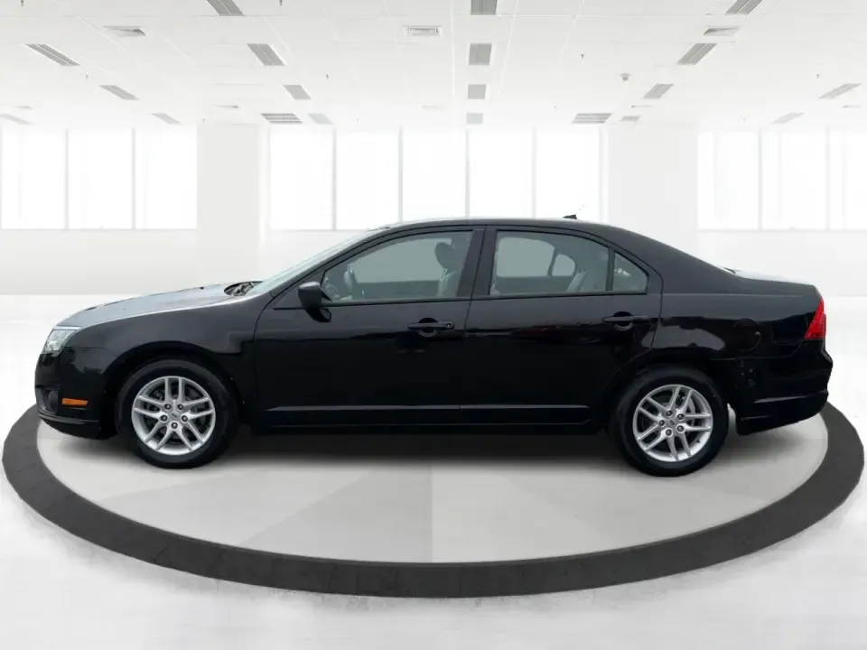 2012 Ford Fusion S (3FAHP0GA3CR) with an 2.5L L4 DOHC 16V engine, located at 1099 N County Rd 25A, Troy, OH, 45373, (937) 908-9800, 40.057079, -84.212883 - Need a dependable commuter that still feels comfortable for weekend plans and family errands around Miami County? This 2012 Ford Fusion S sedan is a smart fit for life in Troy, Ohio-easy to park downtown, smooth on longer drives up I75, and practical for everything from school drop-offs to shopping - Photo#5