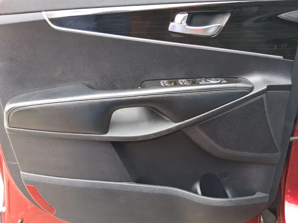 2019 Kia Sorento 2.4L LX (5XYPGDA32KG) with an 2.4L I-4 gasoline direct injection engine, 6A transmission, located at 1184 Kauffman Ave, Fairborn, OH, 45324, (937) 908-9800, 39.807072, -84.030914 - Pack up the kids, load the cooler, and head out for a weekend at John Bryan State Park or a day trip to the National Museum of the U.S. Air Force-this 2019 Kia Sorento LX is the kind of SUV that fits real life in Fairborn. With three-row flexibility, confident capability, and everyday comfort, it's - Photo#17