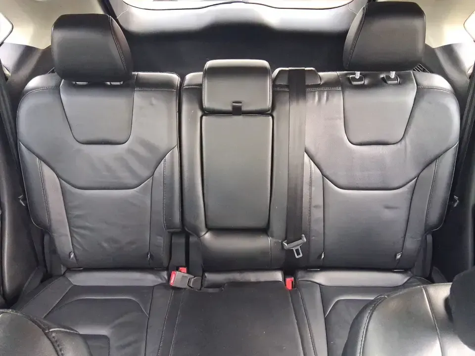 2016 Ford Edge Titanium (2FMPK3K91GB) with an 2.0L L4 DOHC 16V engine, 6A transmission, located at 4508 South Dixie Dr, Moraine, OH, 45439, (937) 908-9800, 39.689976, -84.218452 - Picture your next Ohio weekend: loading up groceries for the week in Moraine, grabbing coffee off South Dixie Drive, then cruising I-75 toward Dayton's Riverscape MetroPark or a quick family road trip to Carillon Historical Park-without feeling cramped, stressed, or under-equipped. This **2016 Ford - Photo#15