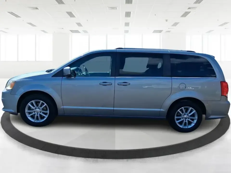 2018 Dodge Grand Caravan SXT (2C4RDGCG5JR) with an Pentastar 3.6L V-6 DOHC engine, 6A transmission, located at 880 E. National Road, Vandalia, OH, 45377, (937) 908-9800, 39.891918, -84.183594 - Road-trip weekends to Indian Lake, daily school drop-offs, and stress-free grocery runs-all get easier when you have a van built for real life. This 2018 Dodge Grand Caravan SXT in Billet Clearcoat is a smart pick for growing families, busy commuters traveling up and down I75, and budget-conscious b - Photo#5