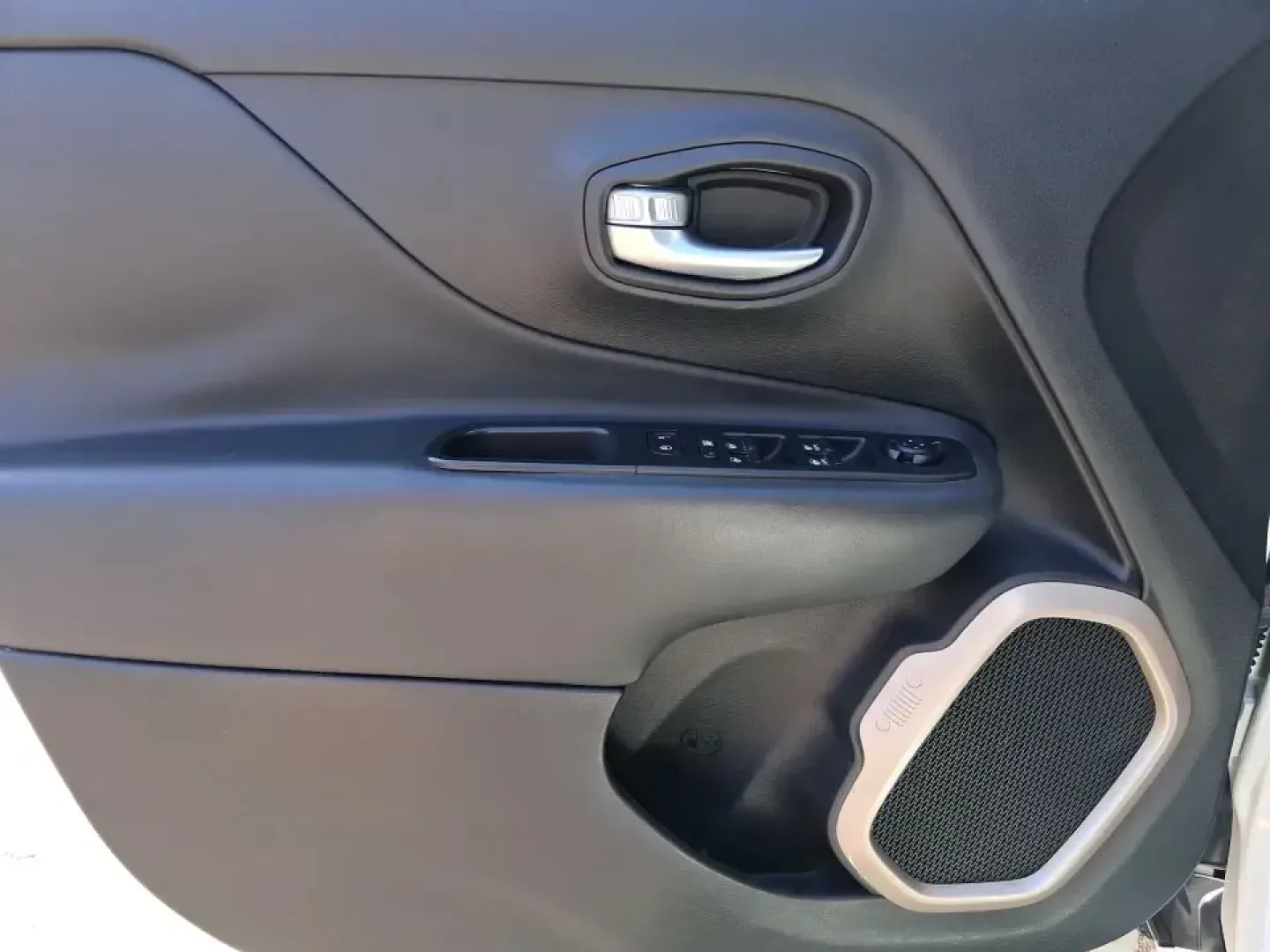 2015 Jeep Renegade Limited (ZACCJADT8FP) with an MultiAir2 Tigershark 2.4L I-4 variable valve contr engine, 9-Speed Automatic transmission, located at 401 Woodman Dr, Riverside, OH, 45431, (937) 908-9800, 39.760899, -84.123421 - Weekend plans, daily commutes, and last-minute road trips feel a lot easier when you've got a compact SUV that fits downtown parking spots but still has the confidence for I-675 and the back roads around the Miami Valley. This 2015 Jeep Renegade Limited is a smart pick for drivers who want SUV versa - Photo#19