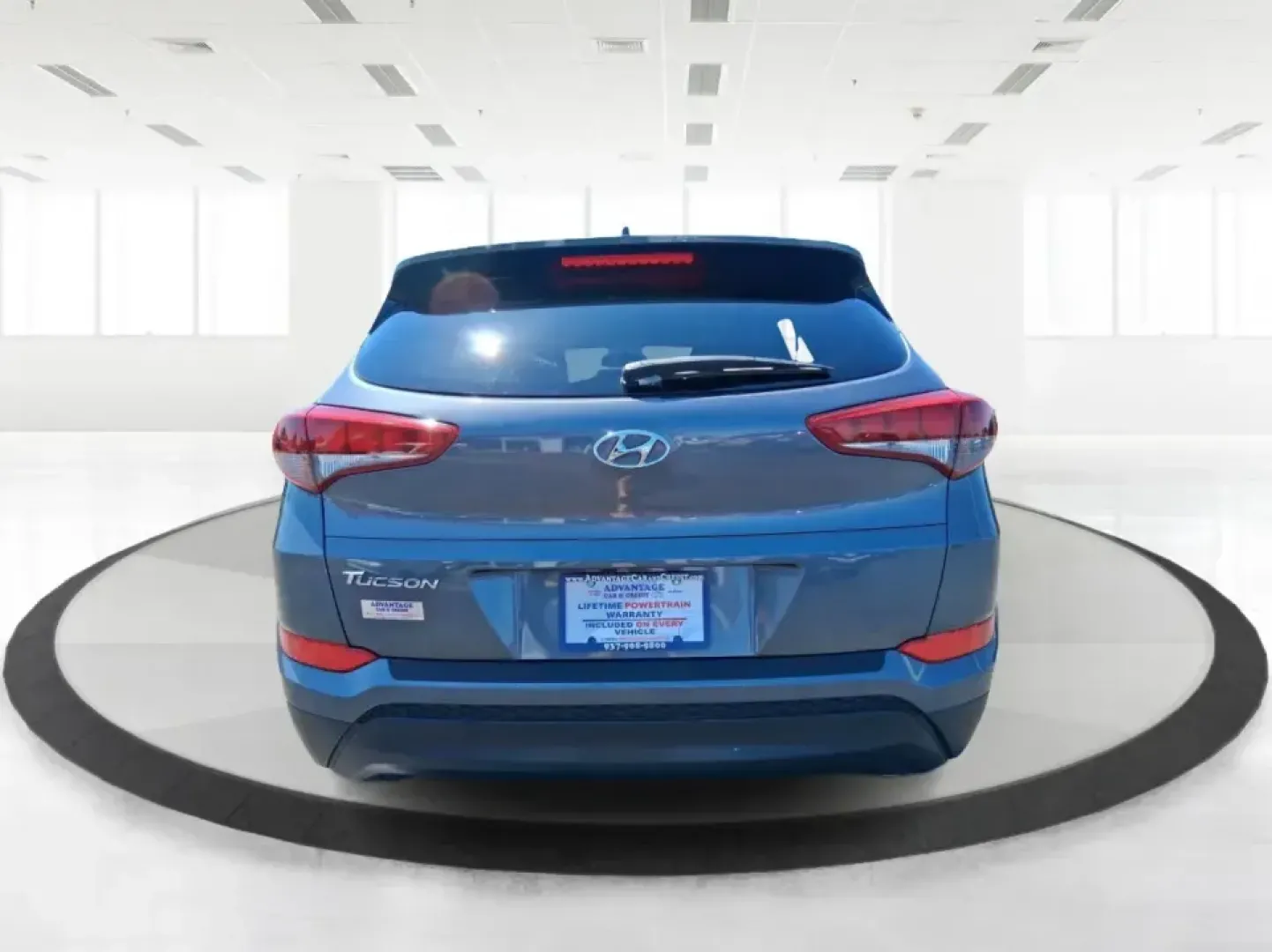 2018 Hyundai Tucson SEL (KM8J33A43JU) with an Nu 2L I-4 gasoline direct injection engine, 6A transmission, located at 4508 South Dixie Dr, Moraine, OH, 45439, (937) 908-9800, 39.689976, -84.218452 - Need a practical SUV that fits real life in the Miami Valley-school runs, I-75 commutes, and weekend getaways to Cox Arboretum or Carillon Historical Park? This 2018 Hyundai Tucson SEL in Coliseum Gray is a smart, comfortable choice for drivers who want SUV versatility without the bulky feel, and it - Photo#3