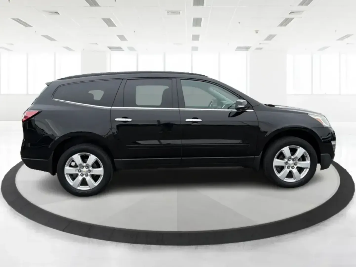 2016 Chevrolet Traverse 1LT (1GNKRGKD1GJ) with an 3.6L V-6 gasoline direct injection engine, 6A transmission, located at 8750 N County Rd 25A, Piqua, OH, 45356, (937) 908-9800, 40.164391, -84.232513 - Load up the kids, the cooler, and the weekend plans-this 2016 Chevrolet Traverse 1LT is the kind of family-ready SUV that makes school runs, long commutes, and Ohio road trips feel simpler. With three-row flexibility, a confident 3.6L V6, and everyday comfort features, it's a smart pick for growing- Photo#1
