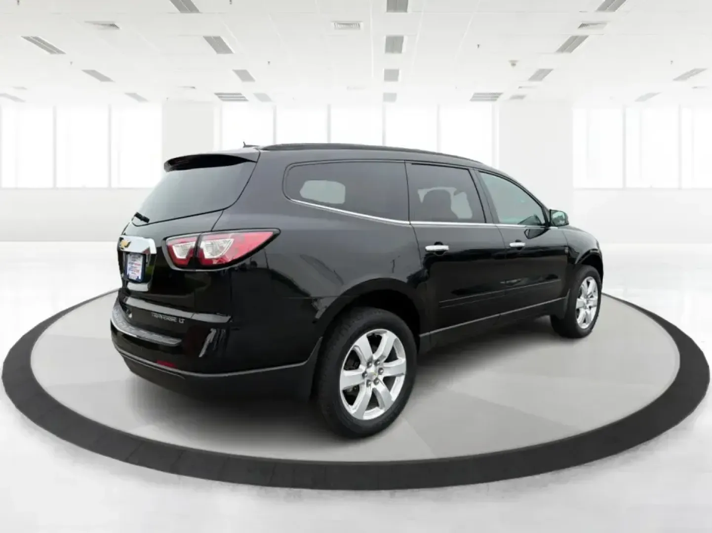 2016 Chevrolet Traverse 1LT (1GNKRGKD1GJ) with an 3.6L V-6 gasoline direct injection engine, 6A transmission, located at 8750 N County Rd 25A, Piqua, OH, 45356, (937) 908-9800, 40.164391, -84.232513 - Load up the kids, the cooler, and the weekend plans-this 2016 Chevrolet Traverse 1LT is the kind of family-ready SUV that makes school runs, long commutes, and Ohio road trips feel simpler. With three-row flexibility, a confident 3.6L V6, and everyday comfort features, it's a smart pick for growing- Photo#2